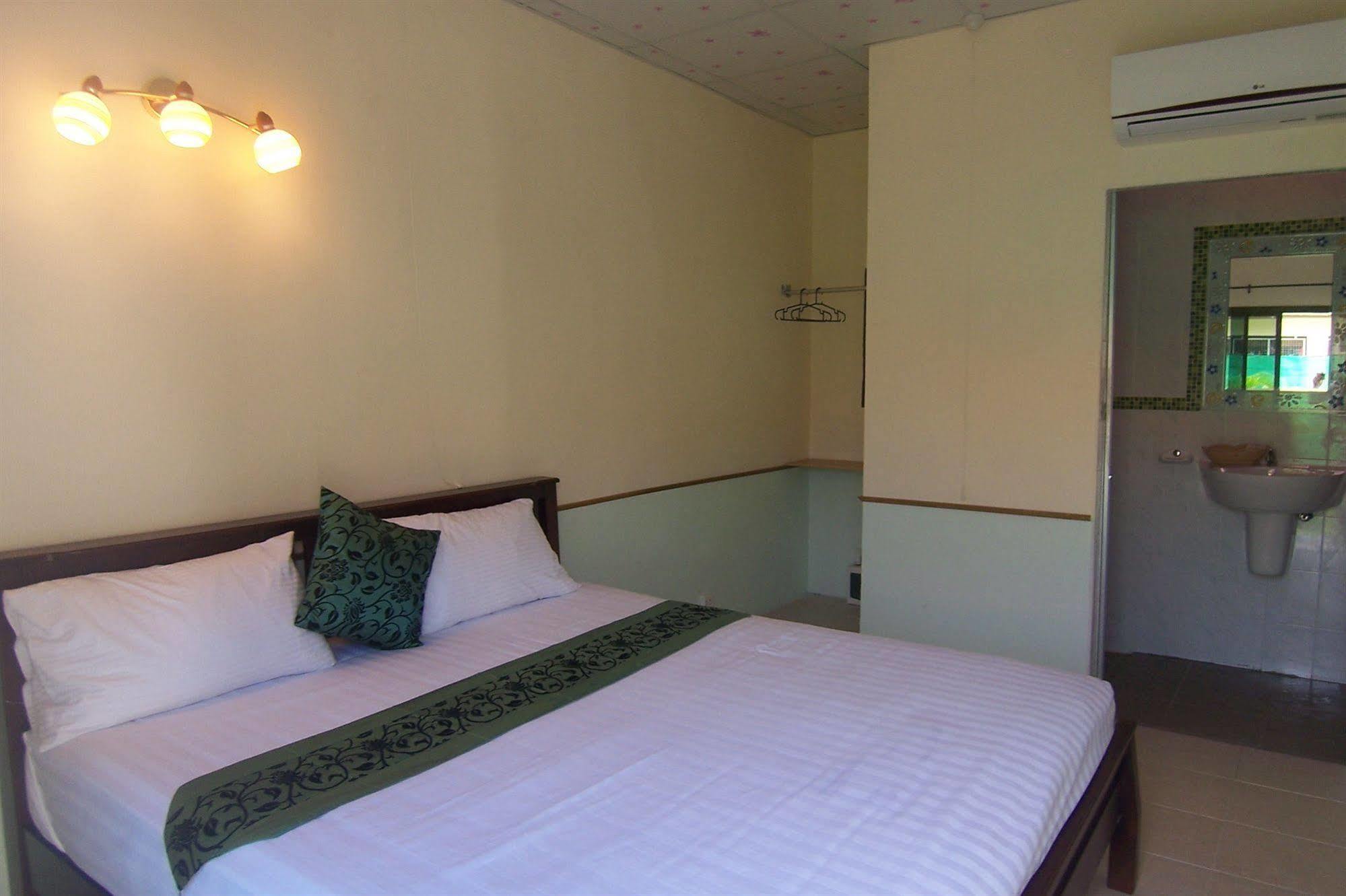 Phuket Airport Overnight Hotel Nai Yang Ngoại thất bức ảnh